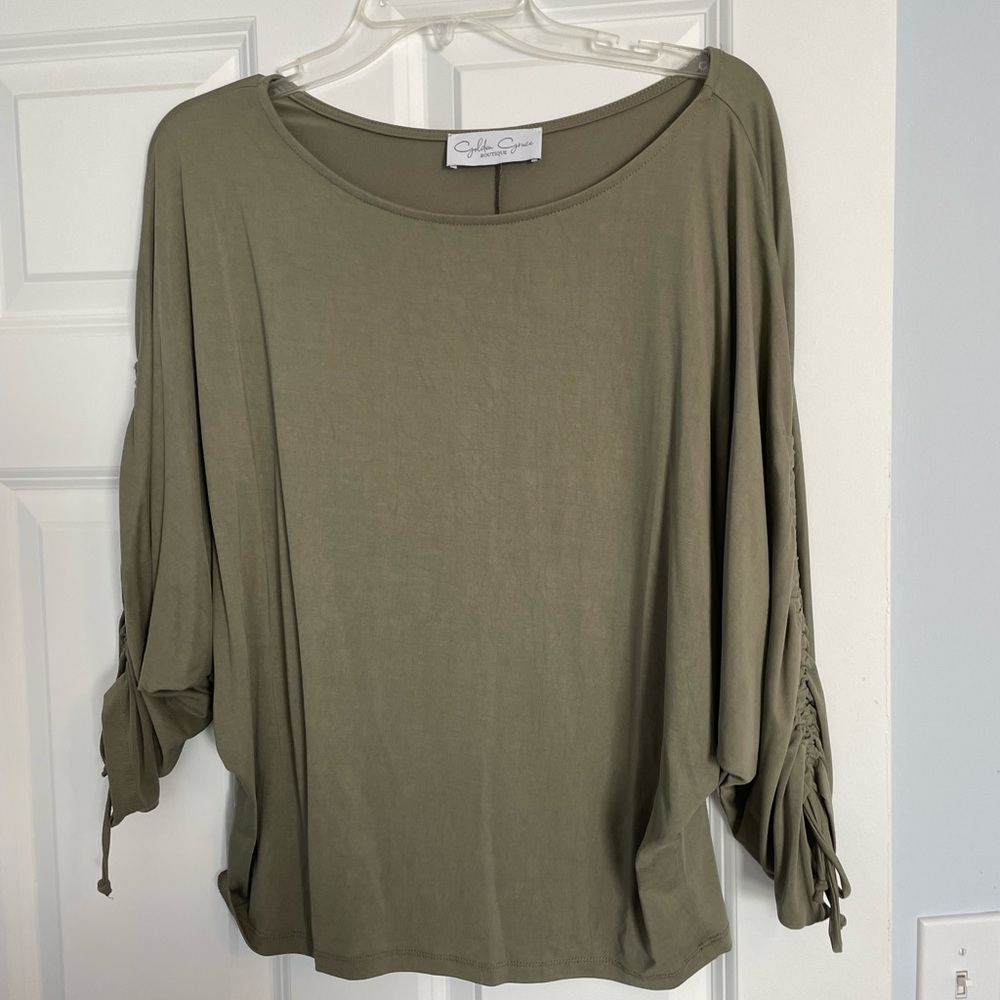 Boutique green ruched sleeve top